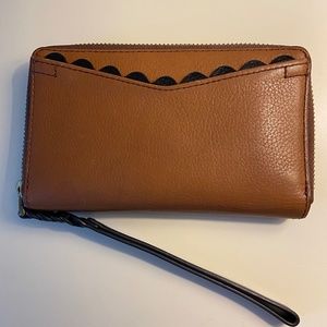 Fossil zip around clutch wallet, saddle leather, black detail